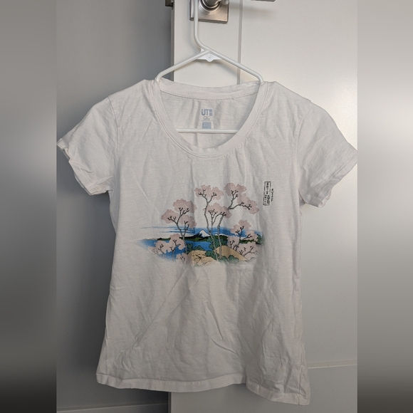 Uniqlo X Hokusai Blue Women's Small T-shirt - Picture 1 of 6